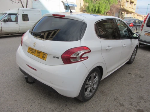 Peugeot 208 2015 Allure Facelift