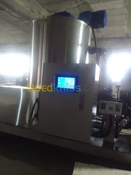 Machine à fabriquer de la glace en écailles آلة صنع الثلج المستعمل لتبريد الأسماك