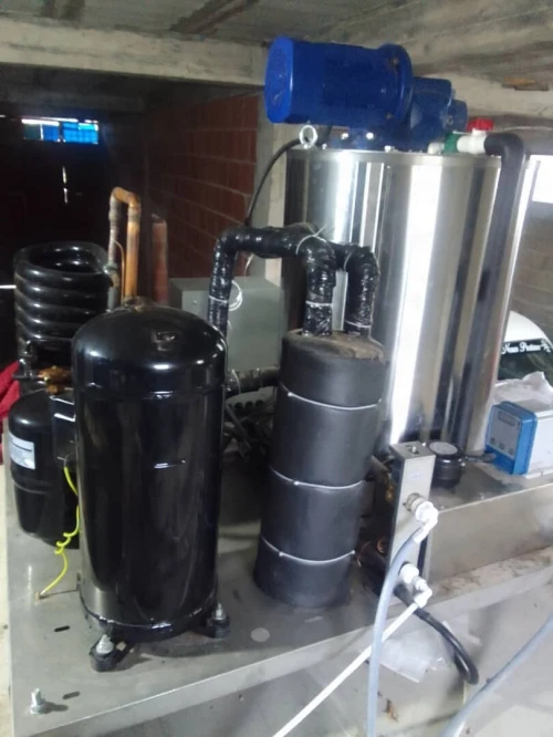 Machine à fabriquer de la glace en écailles آلة صنع الثلج المستعمل لتبريد الأسماك