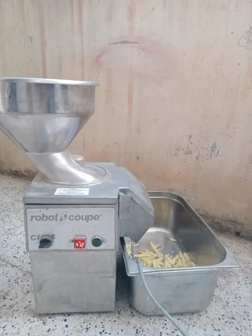 Coupe légumes éplucheuse bras mixeur 