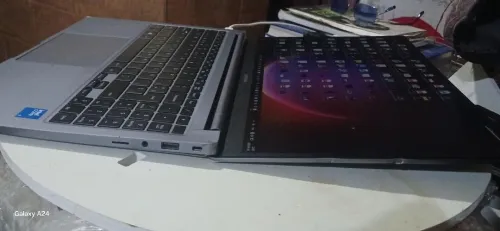 Samsung Galaxy Book 4 (15 ", Core 5, 8G0)