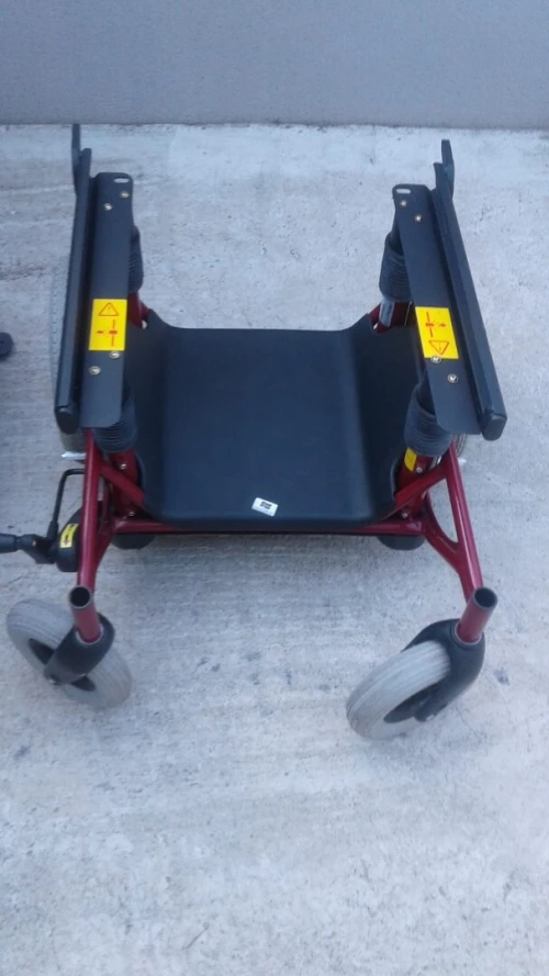 Fauteuil roulant adaptable au voiture de transfert