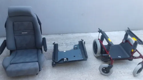 Fauteuil roulant adaptable au voiture de transfert