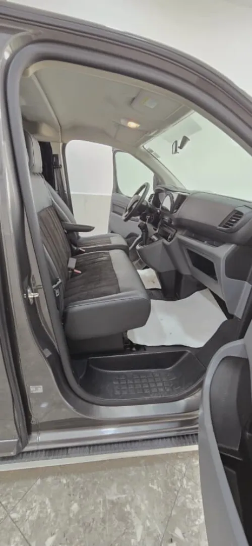 Peugeot Expert 2021 9 place