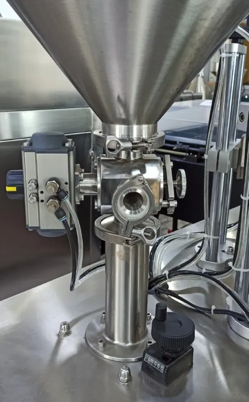 Remplisseuse et plieuse de tube en aluminium