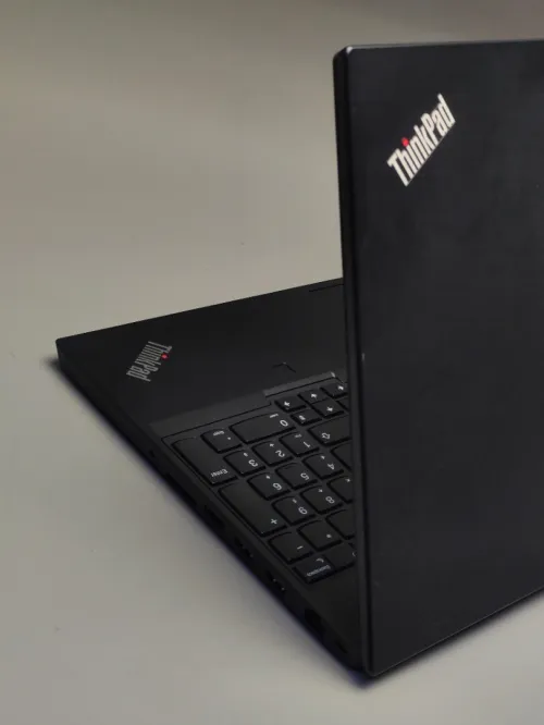 LENOVO THINKPAD P15V  GEN 3 Ryzen 7 pro  6850H RTX t600 32g ddr5 1tb SSD écran 15,6"