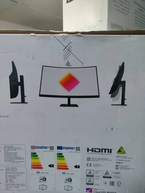 Écran OMEN 32c   32'' QHD AMD Freesync HDR 165 Hz VENU DE USA