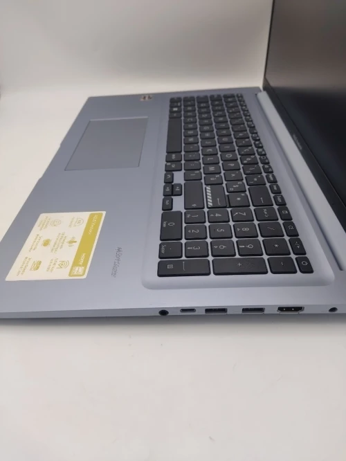 Asus Vivobook 17 Ryzen 5 5600H 8 Go DDR4 512 Go SSD 17 pouces AMD Radeon Graphics