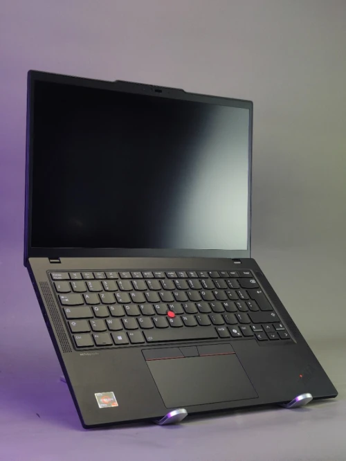 LENOVO THINKPAD P14S GEN5 RYZEN 7 PRO 8840hs AMD Radeon 780m RAM 48gb ddr5 SSD 512gb écran 14" WUXGA