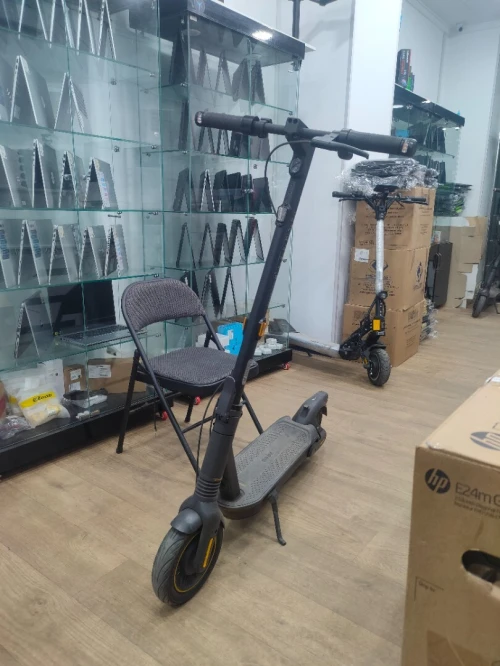 SEGWAY  NINEBOT MAX G2 900W MOTOR DOUBLE SUSPENSION