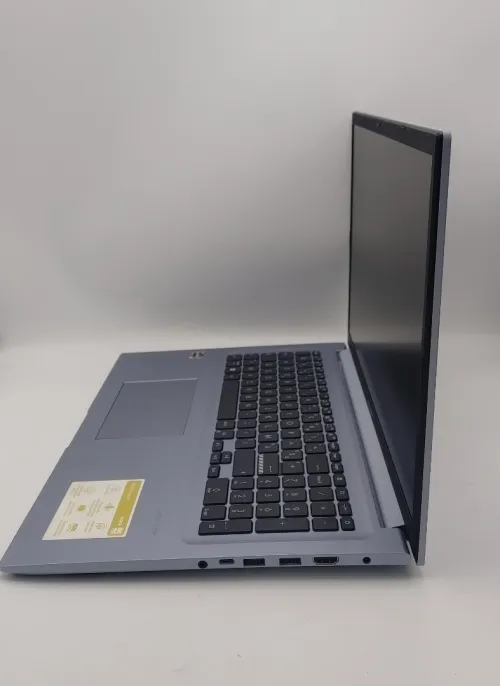 Asus Vivobook 17 Ryzen 5 5600H 8 Go DDR4 512 Go SSD 17 pouces AMD Radeon Graphics