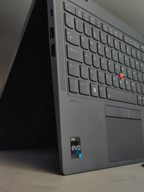 LENOVO THINKPAD X1 YOGA GEN 8 I7-1355U 31GB LPDDRX5 1TB SSD ÉCRAN 14" WUXGA