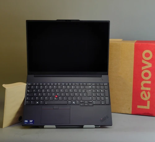Lenovo Thinkpad e16 gen 3 ultra 7 258v 32gv ddr5 512gb SSD écran 16" wuxga