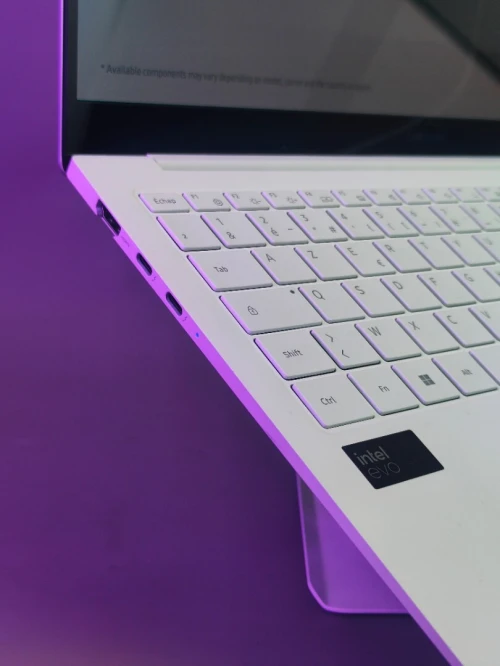 SAMSUNG GALAXY BOOK 2 pro SPÉCIAL EDITION ULTRA 7 155H 16GB DDR5 516GB SSD ÉCRAN 15,6" AMOLED
