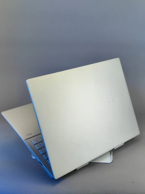 Asus VIVOBOOK s16 copilote+pc Snapdragon X x1-26-100 32gb lpddrx5 512gb SSD écran 16" oled wuxga