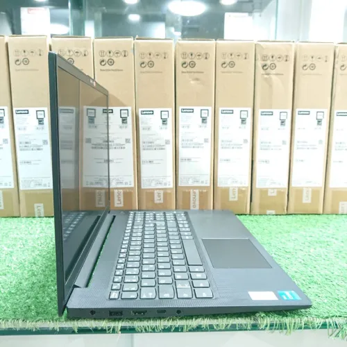 Lenovo V15 G3 i3-1215U 08 GB DDR4 :256 gb SSD 15.6" FHD Intel UHD graphics