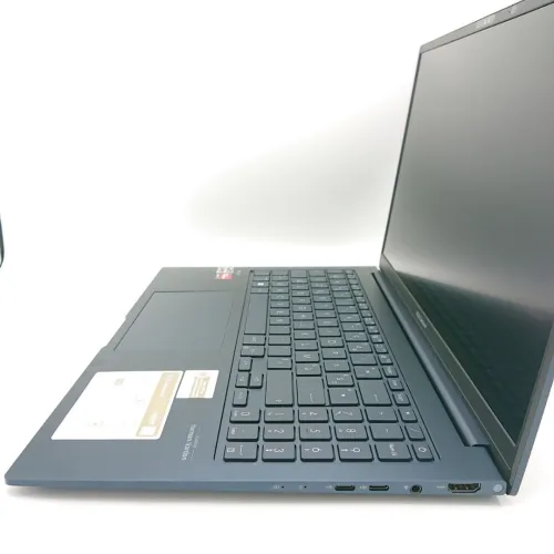 Asus zenbook 15 ( UM3504D ) Ryzen 7 7735U 32 GB DDR5 01 To SSD 15 pouces FHD  AMD Radeon Graphics