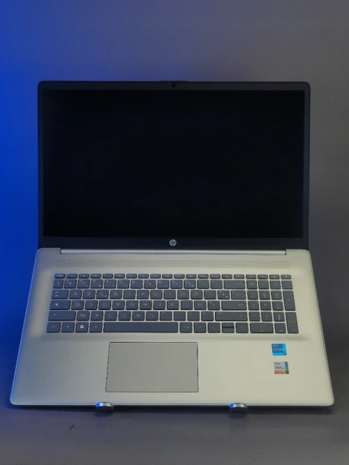 HP LAPTOP 17 i7 1255U iris XE RAM 16gb SSD 512gb écran 17"