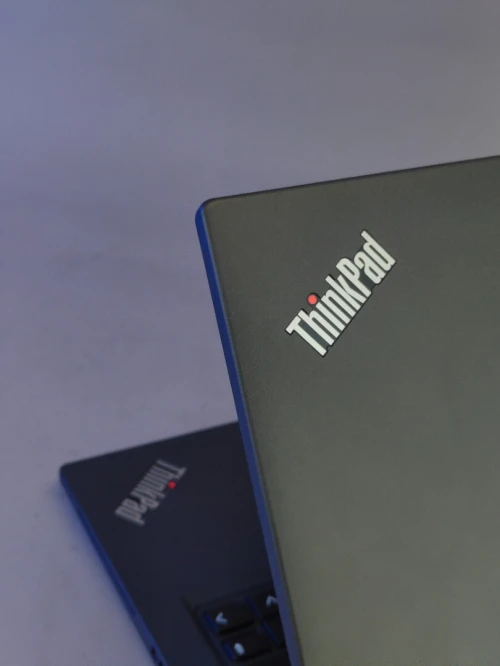 LENOVO THINKPAD P14S gen 4  i7 1360P RTX A500  16gb RAM ddr5 SSD 512GB écran 14"