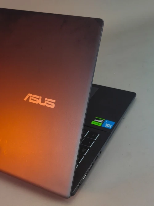ASUS V16 V3607V INTEL CORE 5 210H RTX 4050 RAM 16 SSD 512GB ÉCRAN 16"