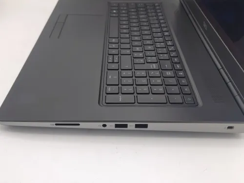 DELL Precision 7750 Xeon W-10855M 32 Go DDR4 2TB SSD NVME 17" 4K RTX A3000 6GB