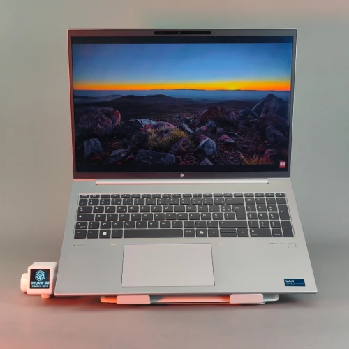 HP ZBOOK FIREFLY 16 G11 ULTRA 7  165U 32GB DDR5 1 TB SSD ÉCRAN 16" OLED  2880*1800