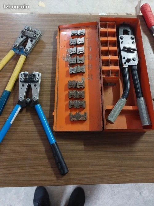 Lot de pinces à sertir avec coffret ; electricien