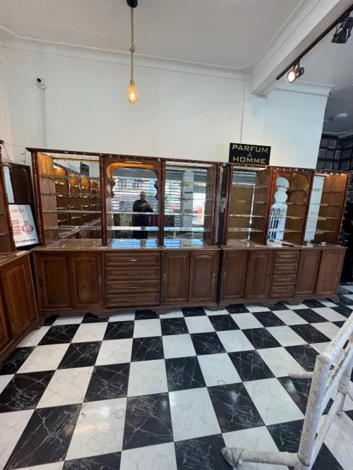 Meubles magasin cosmétique