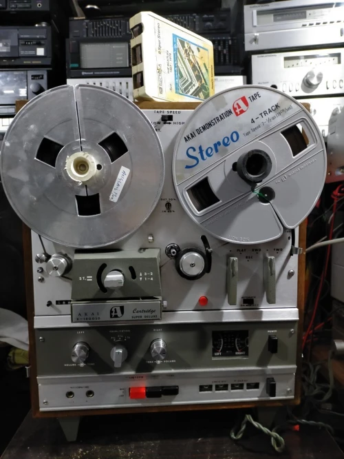 Magnétophone a bande et cassette 8 pistes