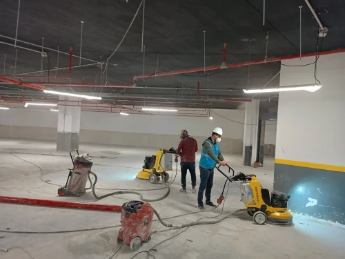 Rabotage et ponçage de son en béton 