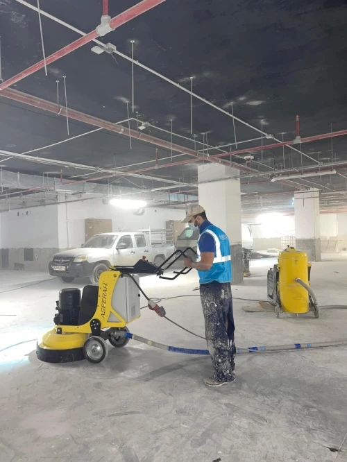 Rabotage et ponçage de son en béton 