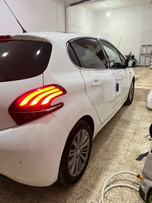 Peugeot 208 2018 Allure Facelift