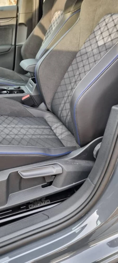 Volkswagen Golf 8 2025 R-Line