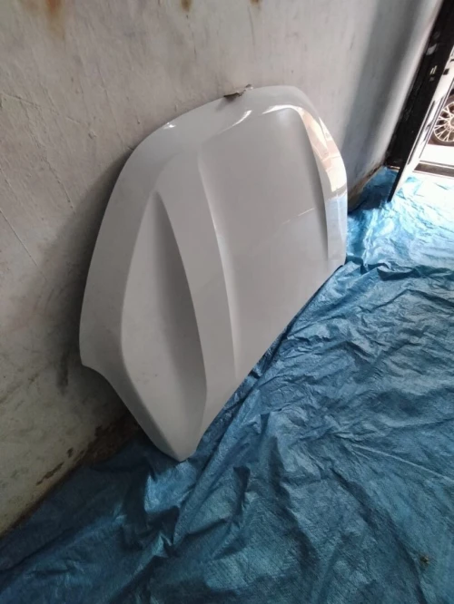 Capot et phares dacia sandero 