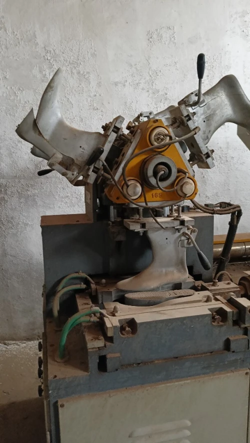 Machin Gesta injecté sur tije neuf 