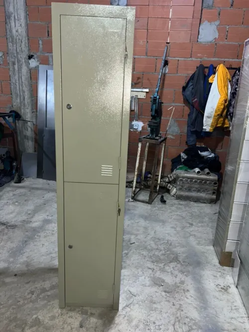 Armoire métallique de rangement