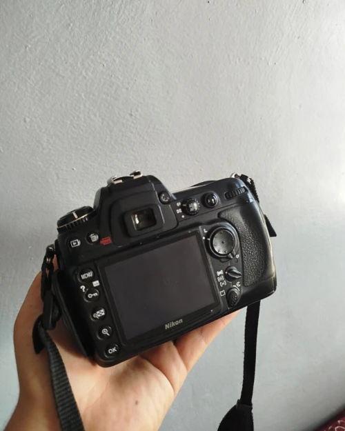  Nikon D300 2 Batteries  et Sac bon état