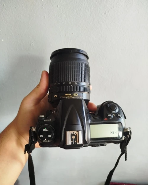  Nikon D300 2 Batteries  et Sac bon état