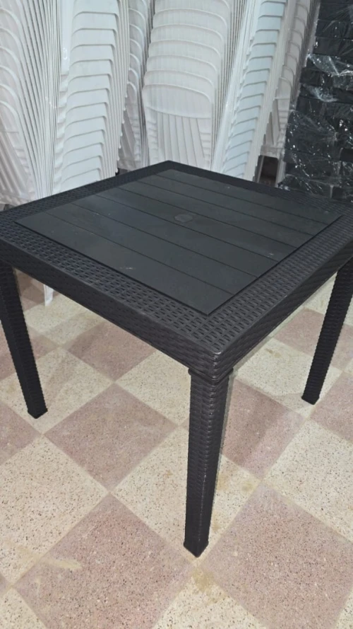 Tables et chaises plastique  طاولات و كراسي بلاستيكية