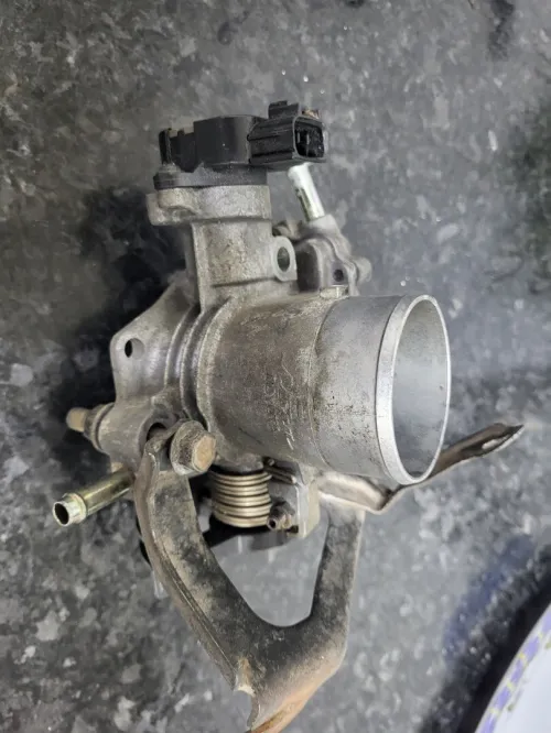 Bobin injecteur papillon complet Toyota yaris 2004