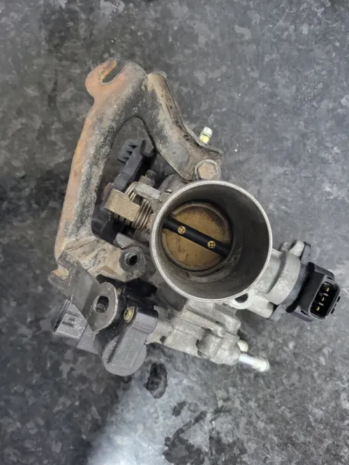 Bobin injecteur papillon complet Toyota yaris 2004