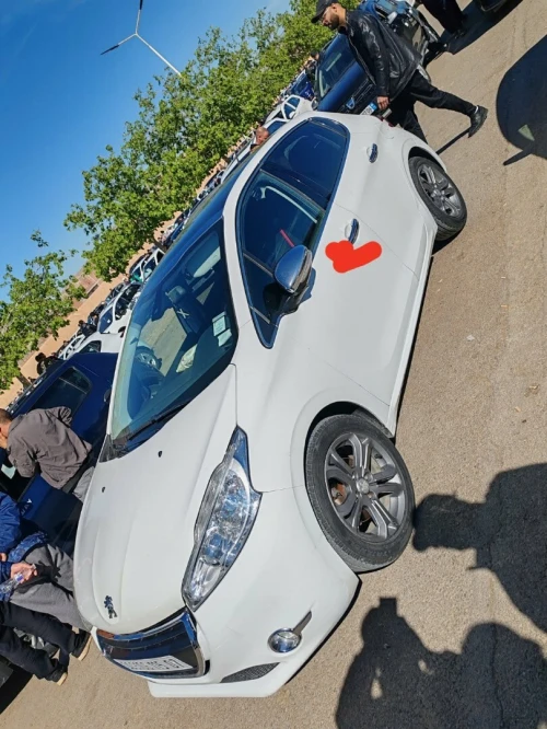 Peugeot 208 2015 Allure