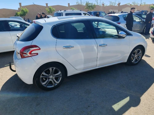 Peugeot 208 2015 Allure