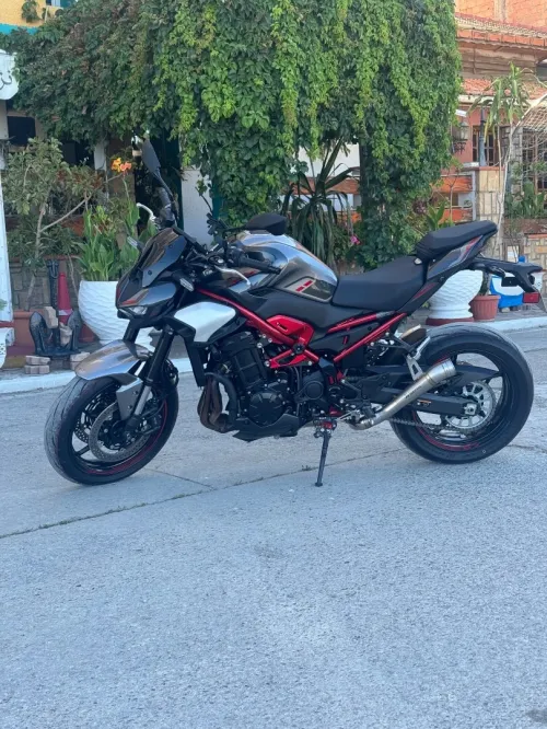 Kawazaki Z900 2025