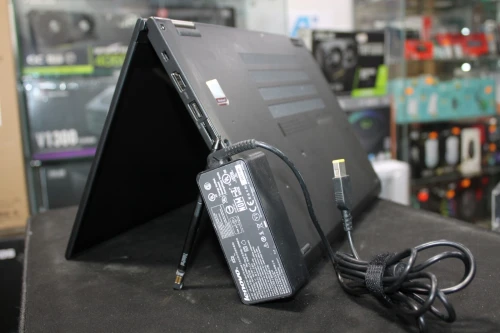 Lenovo ThinkPad X390 Yoga, Intel Core i5 8eme génération 1,60 GHz 16GB RAM 256G SSD