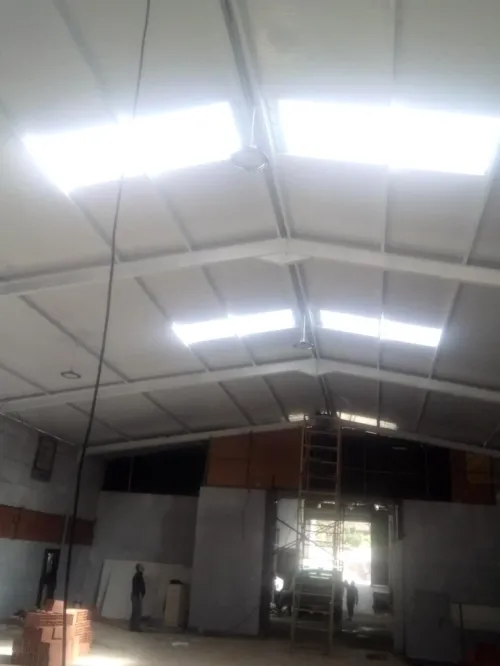 construction des hangar ,Charpentier ,panneau sandwich  , Gazon ....