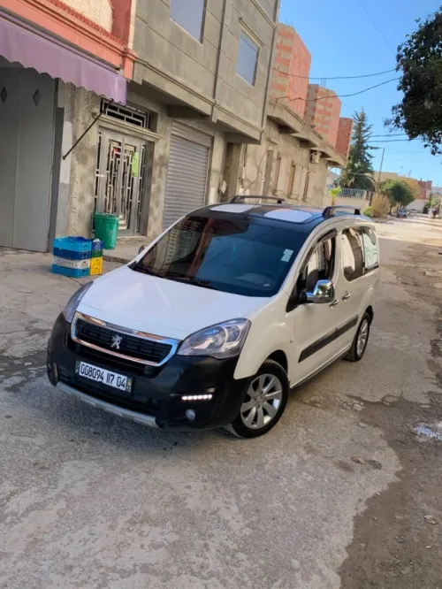 Peugeot Partner 2017 Tepee Allure 