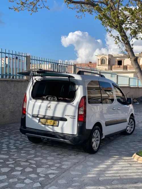 Peugeot Partner 2017 Tepee Allure 
