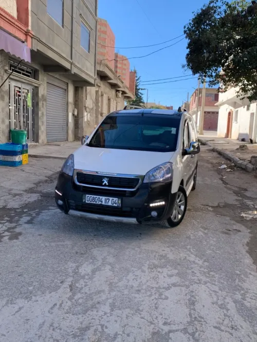 Peugeot Partner 2017 Tepee Allure 