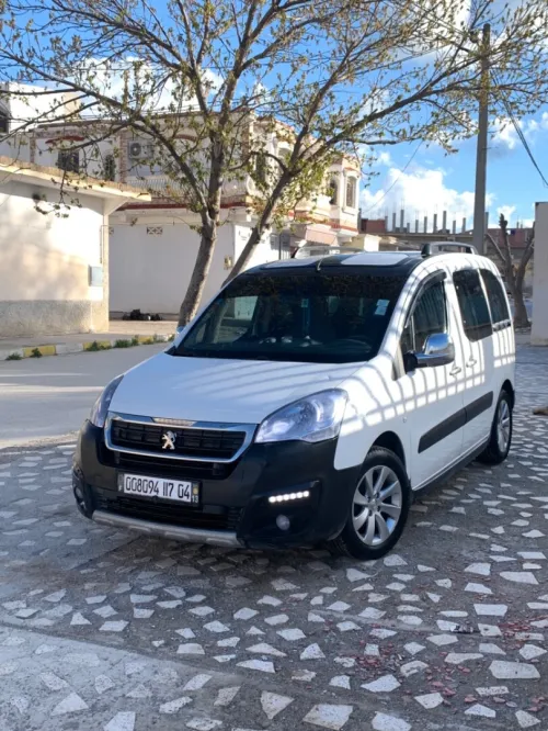 Peugeot Partner 2017 Tepee Allure 